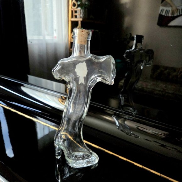 Italy country boot shaped clear glass empty bottle. Collectible wine bottle. - Picture 2 of 8